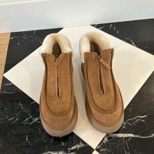 Lightly worn UGG Funkarra Platform Zipper